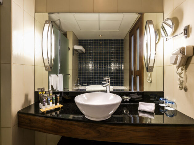 Superior Room with 1 double bed and sofa - Image 3